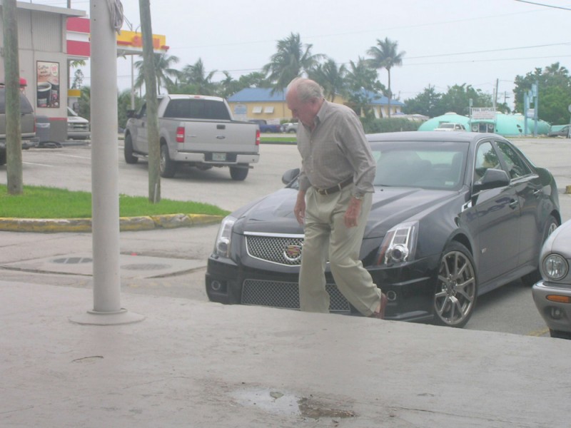 Lynn Mapes Leaves Car