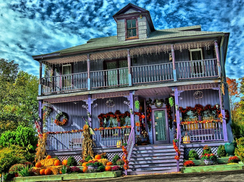 Perry Frantzman Purple house